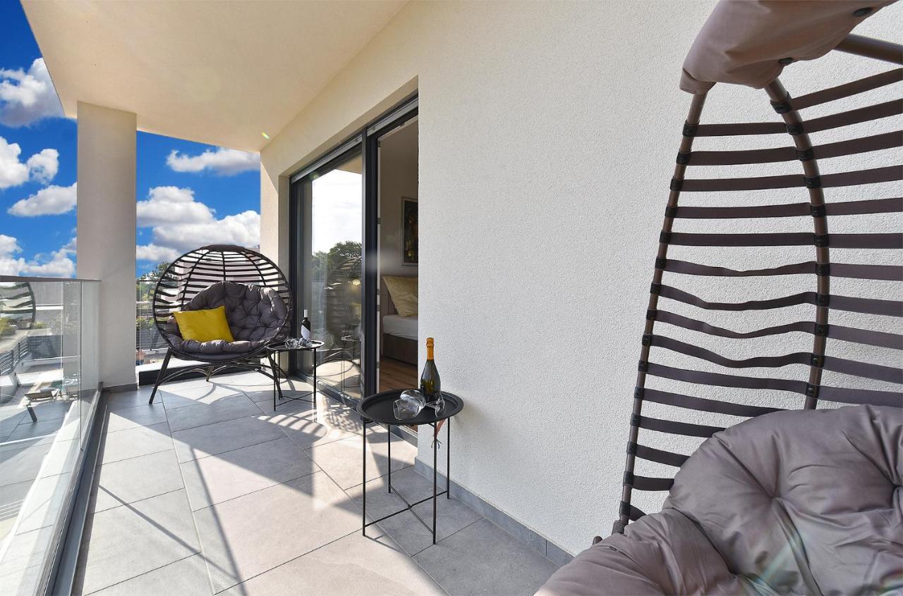 Jlo1 Mit Beheizbarem Pool Vila Peroj Exterior foto