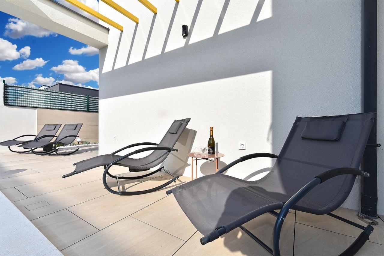 Jlo1 Mit Beheizbarem Pool Vila Peroj Exterior foto