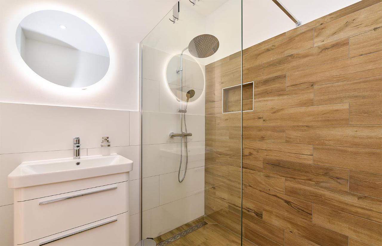 Jlo1 Mit Beheizbarem Pool Vila Peroj Exterior foto