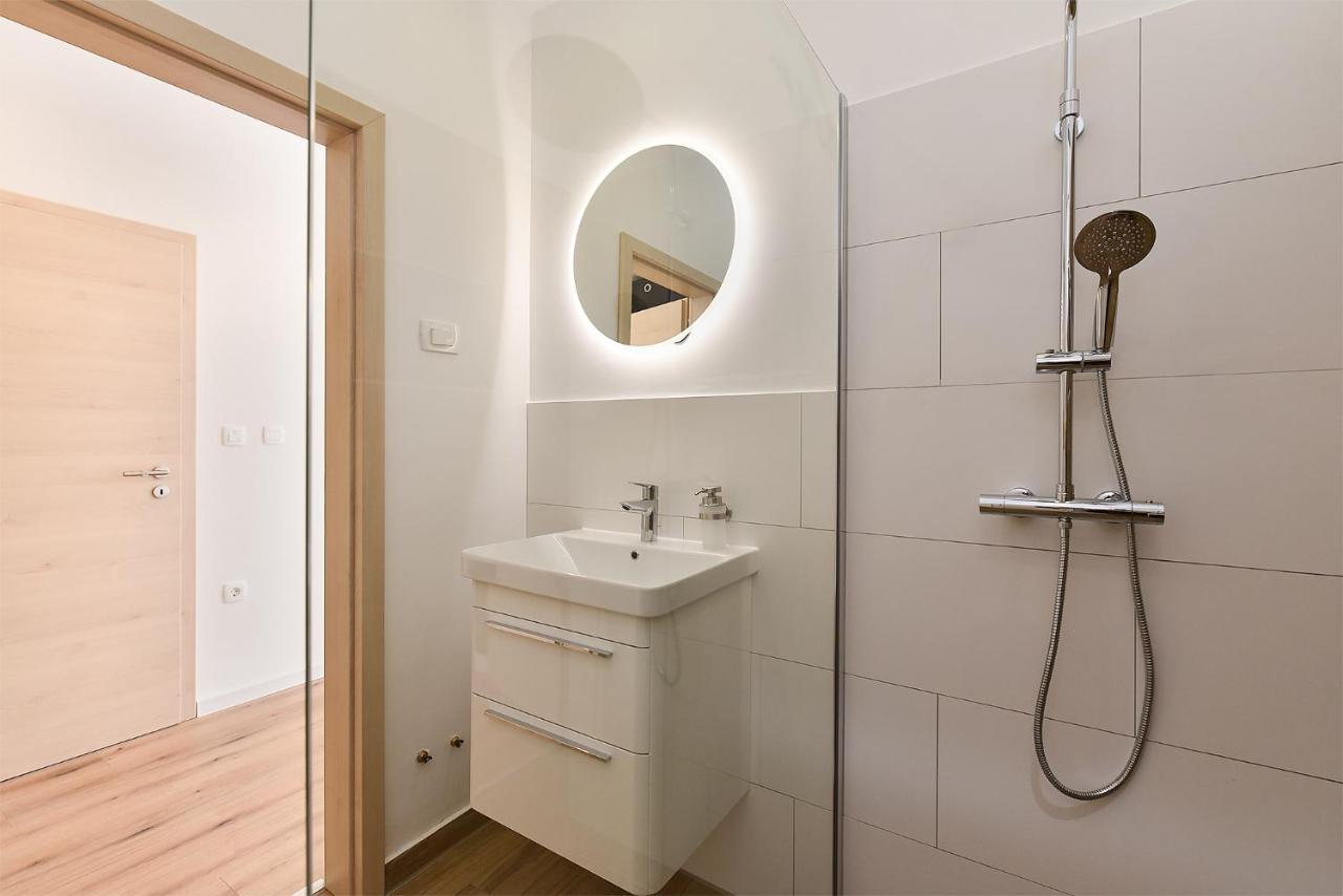 Jlo1 Mit Beheizbarem Pool Vila Peroj Exterior foto